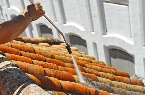 Nettoyage de toitures - Le Bec-Hellouin